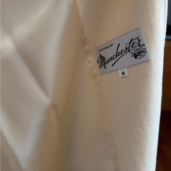 Absolutely Stunning Winter White 100% Wool full length coat with Rabbit collar! - Picture 3 of 17